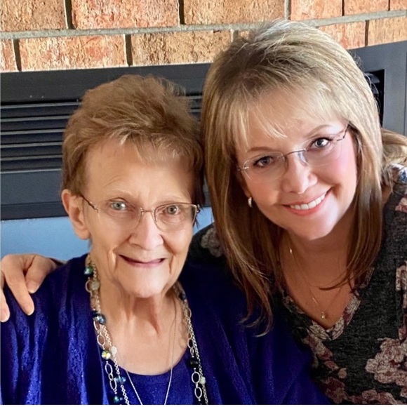 Meet your Posher, Sonya - Picture 2 of 2